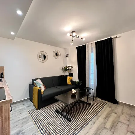 La Cloche Doree, Parking, 3 Etoiles, En Plein Coeur De