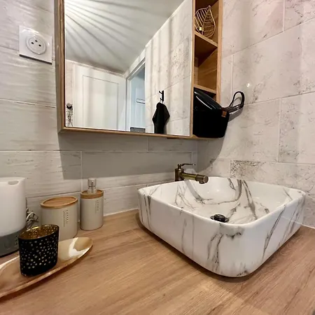 Apartment La Cloche Doree, Parking, 3 Etoiles, En Plein Coeur De Fontainebleau